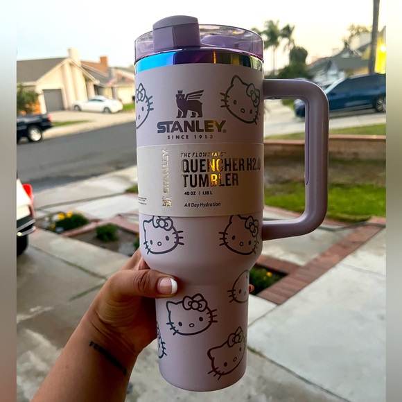 Stanley Lavender Hello Kitty Tumbler 40oz flowstate straw cap
Cup water bottle - Picture 1 of 3